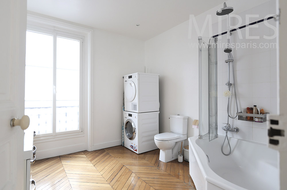 Corner bath and laundry. C1669