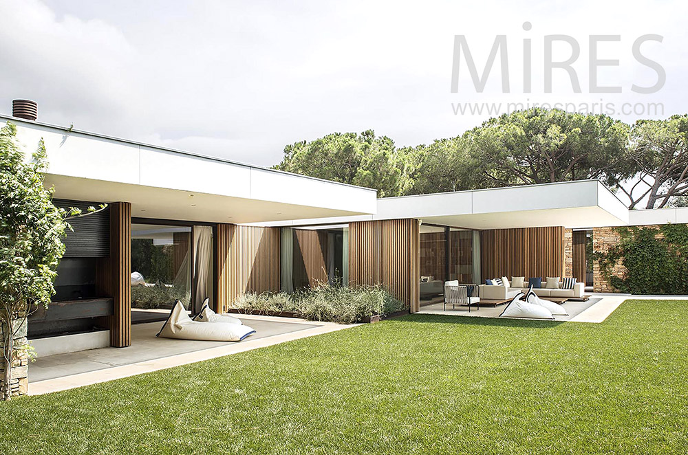 Modern Mediterranean house. C1671