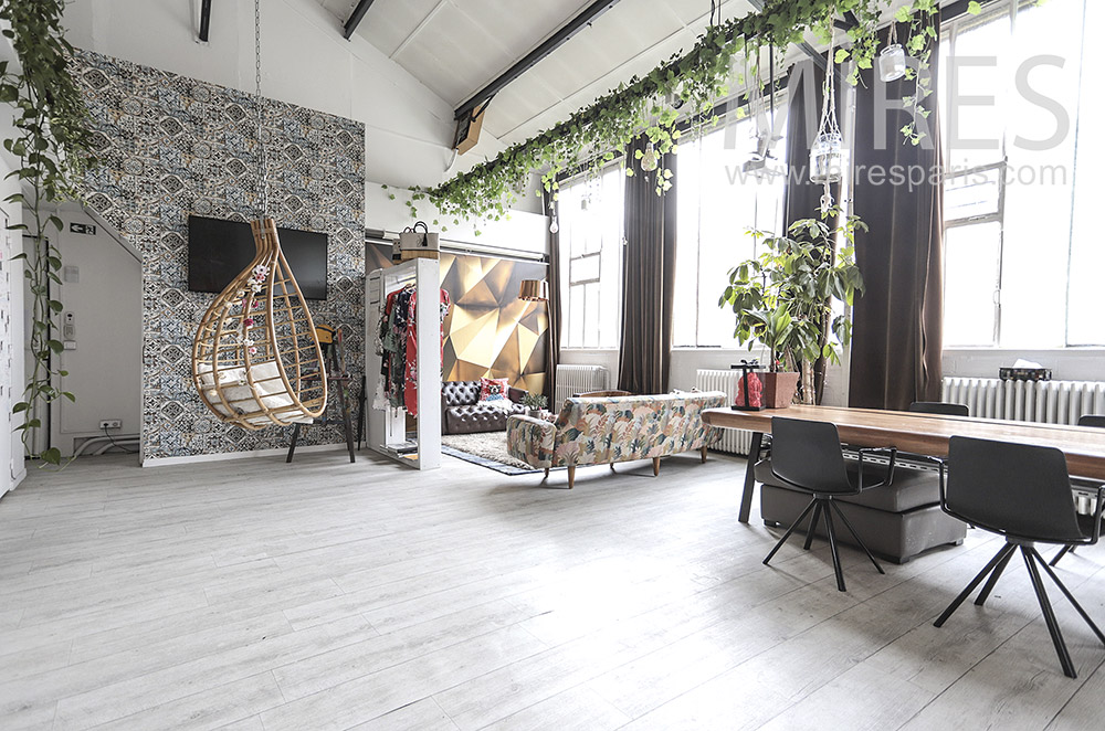 Loft moderne, parquet clair. C1674