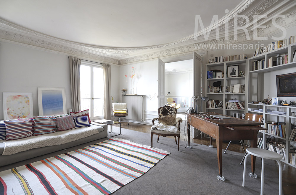 Living room and library. c0207