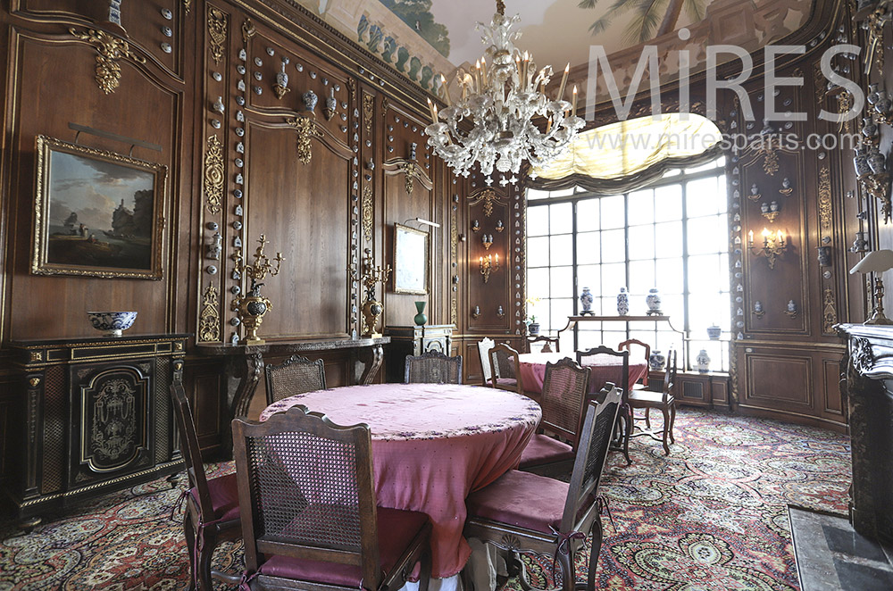 Boiseries incrustées pour dîner d’époque. C0800