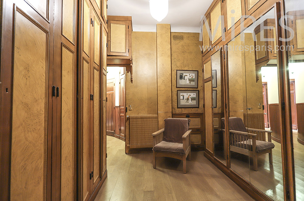 Dressing en bois. C0800