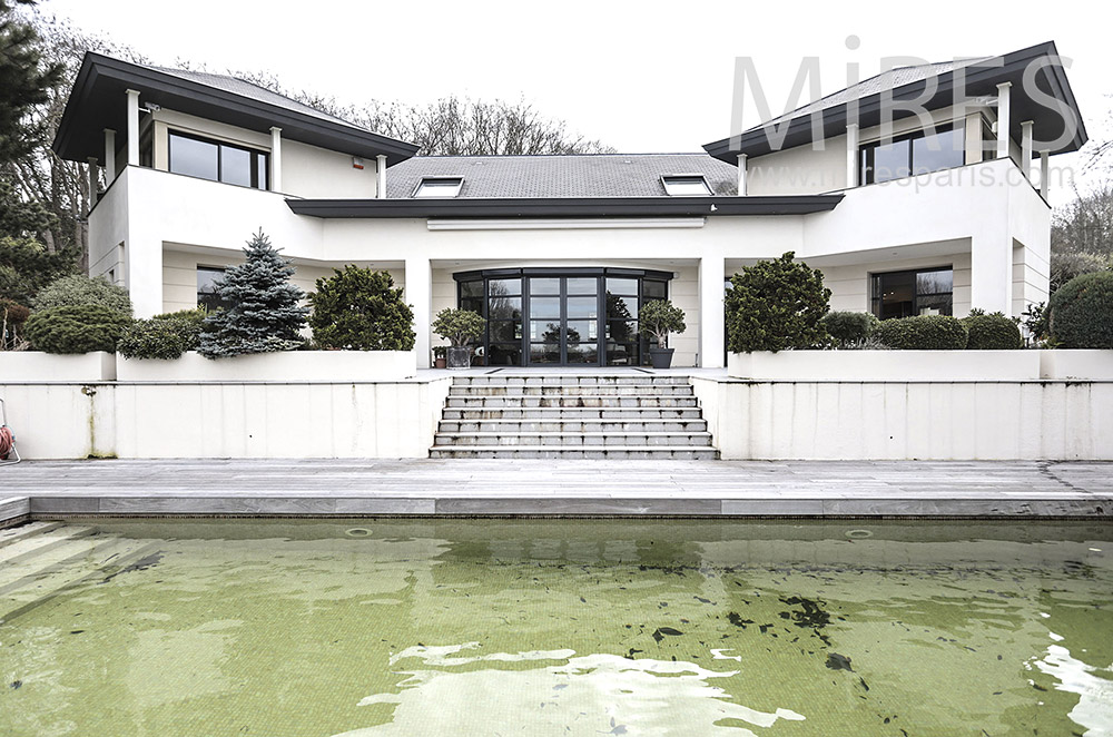 C1683 – Maison d’architecte avec piscine