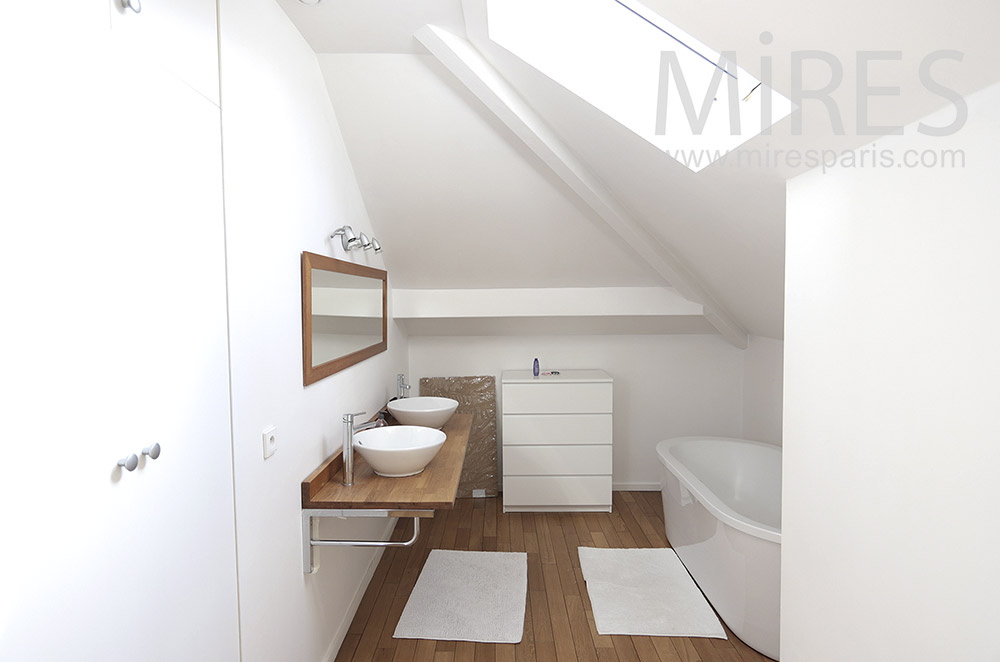 C1683 – White baths in loft