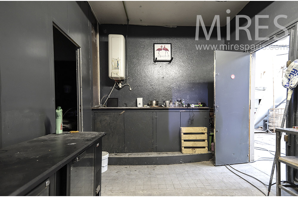 Kitchenette noire. C1688