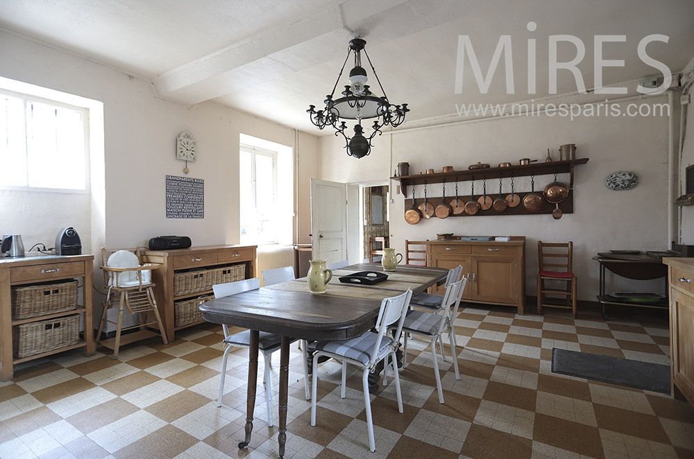 C1690 – Country kitchen