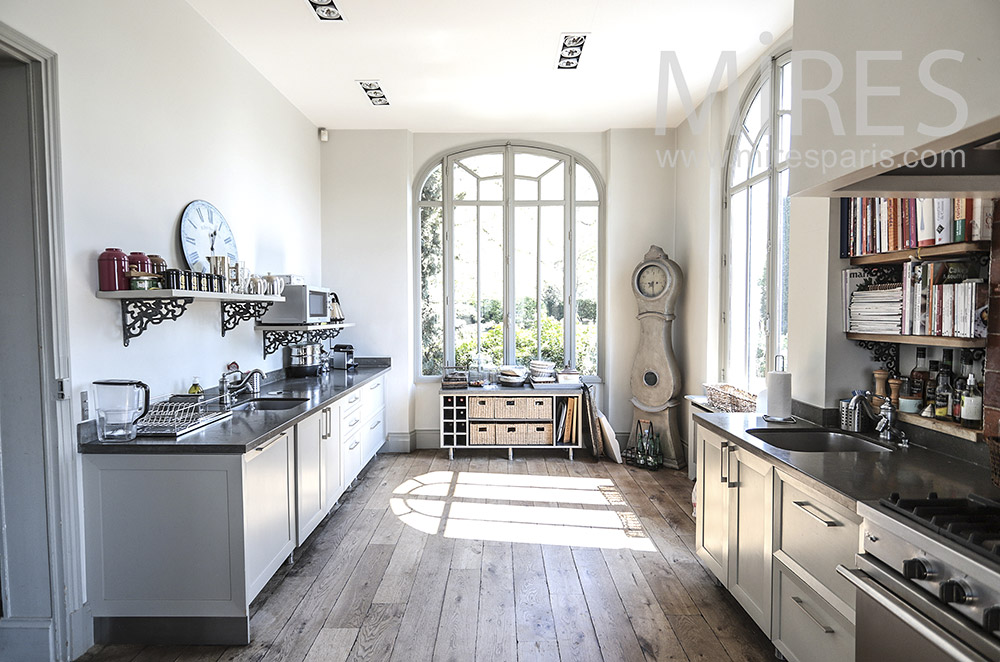 Beautiful country kitchen. C1693
