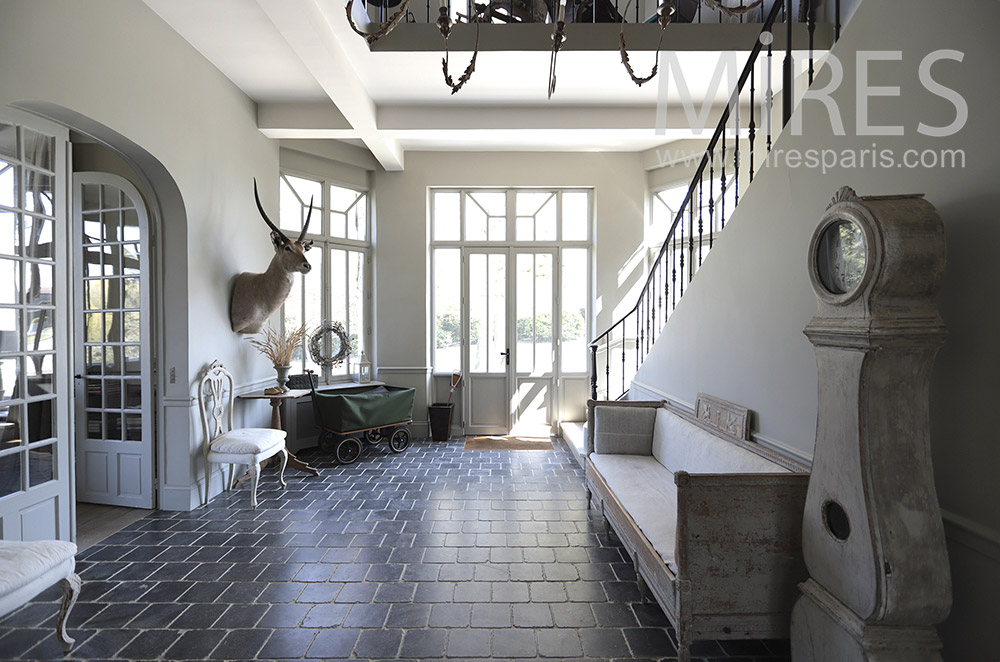 Great entrance. C1693