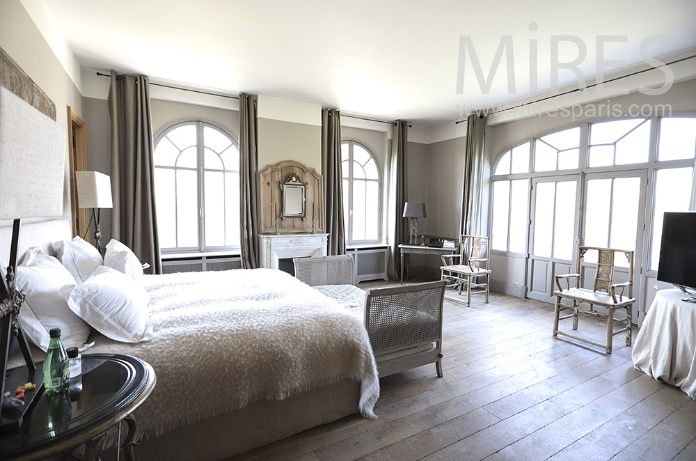 Large bedroom, terrace and dressing room. C1693