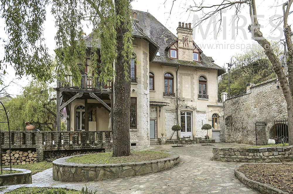 C1694 – Manoir au bord de l’eau