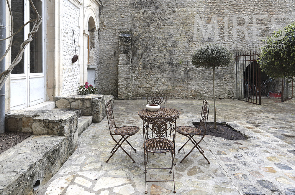 Terrasse pavée. C1694