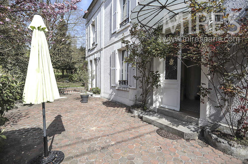 C1696 – Entrance