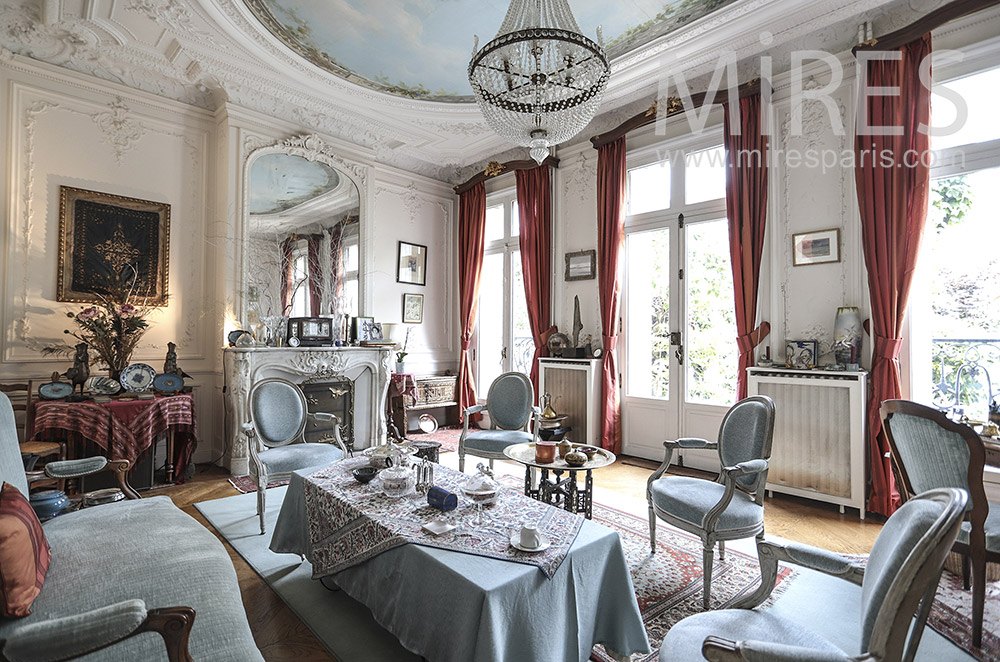 Large classic living room. c1698