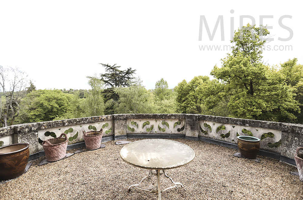 C1701 – Terrasse dans les arbres