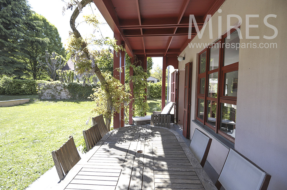 C1704 – Terrasse en bois couverte