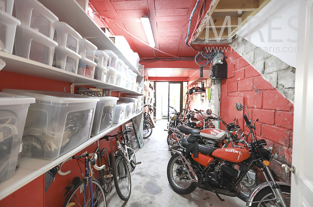 C0067 – Red motorcycle garage