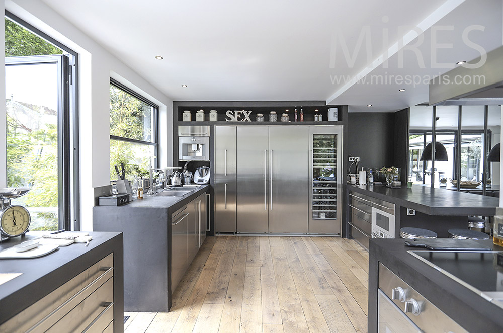 C0067 – Open metal kitchen