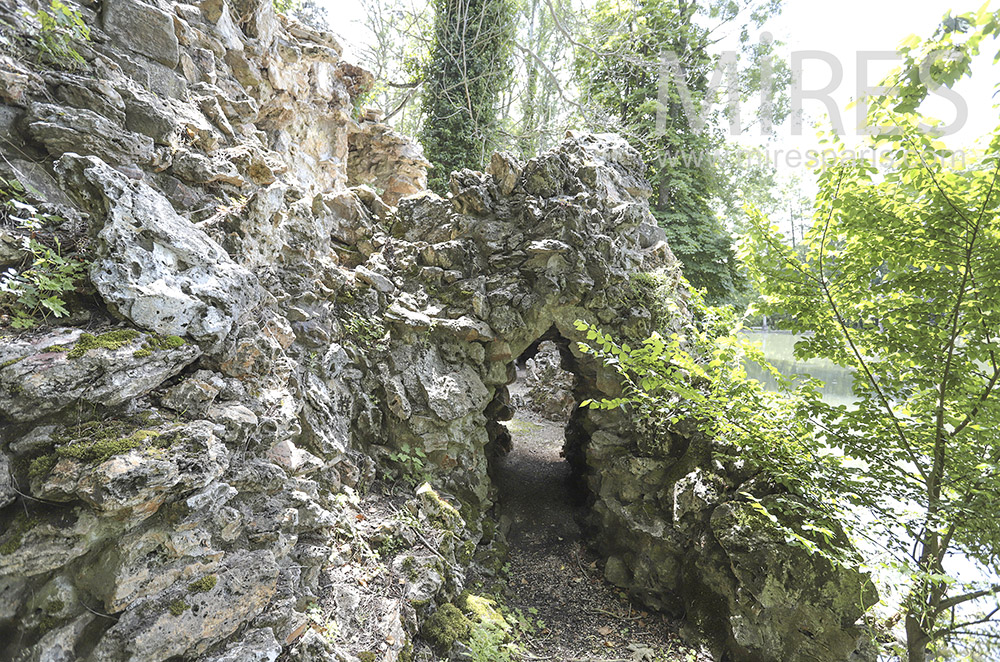 Cave of stones. c0081