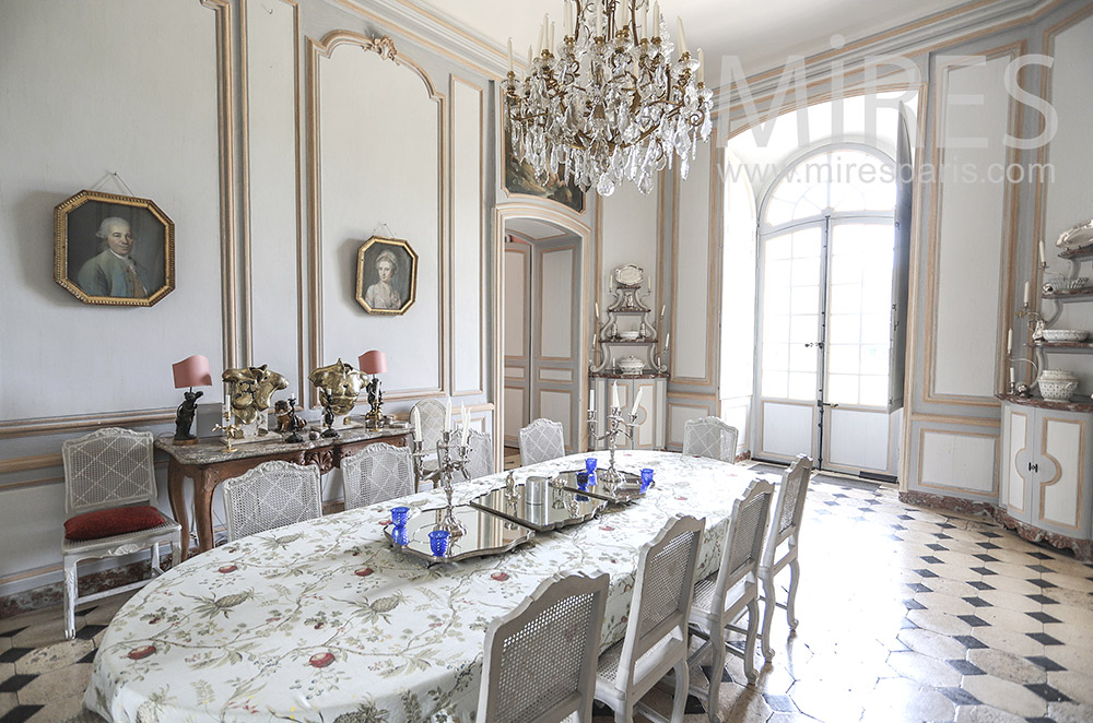 Beautiful period dining room. c0081