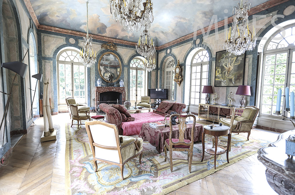 Old lounge, painted ceiling. c0081