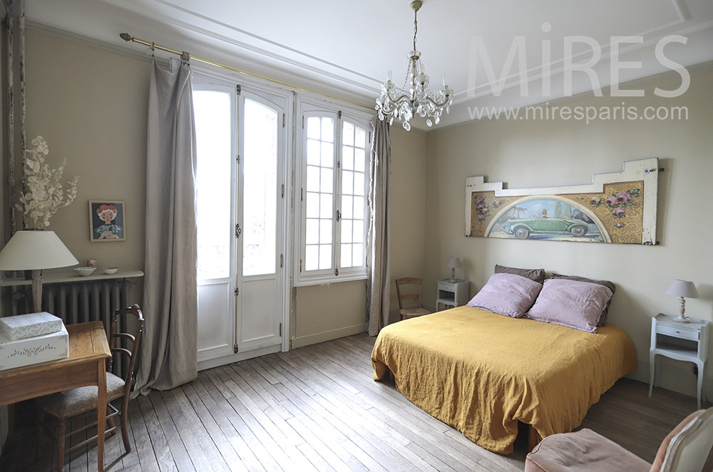 Chambre rétro avec balcon. C0963