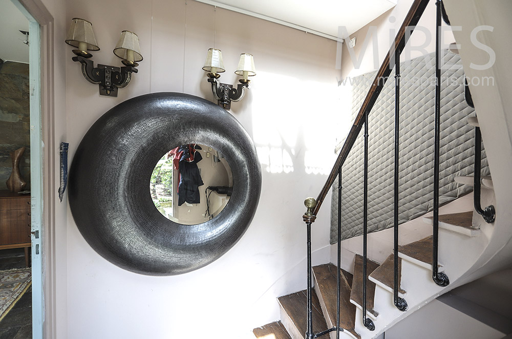Escalier blanc. C1707