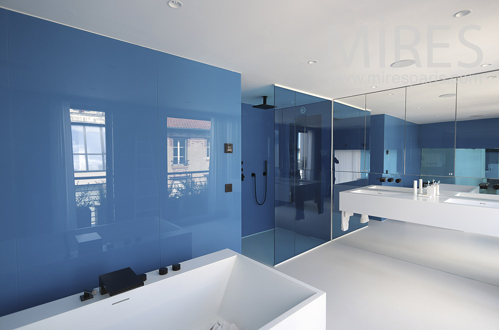 C1710 – Modern baths, blue and white