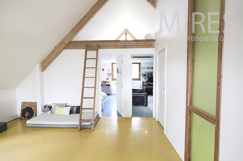 C1711 – Small living room with mezzanine