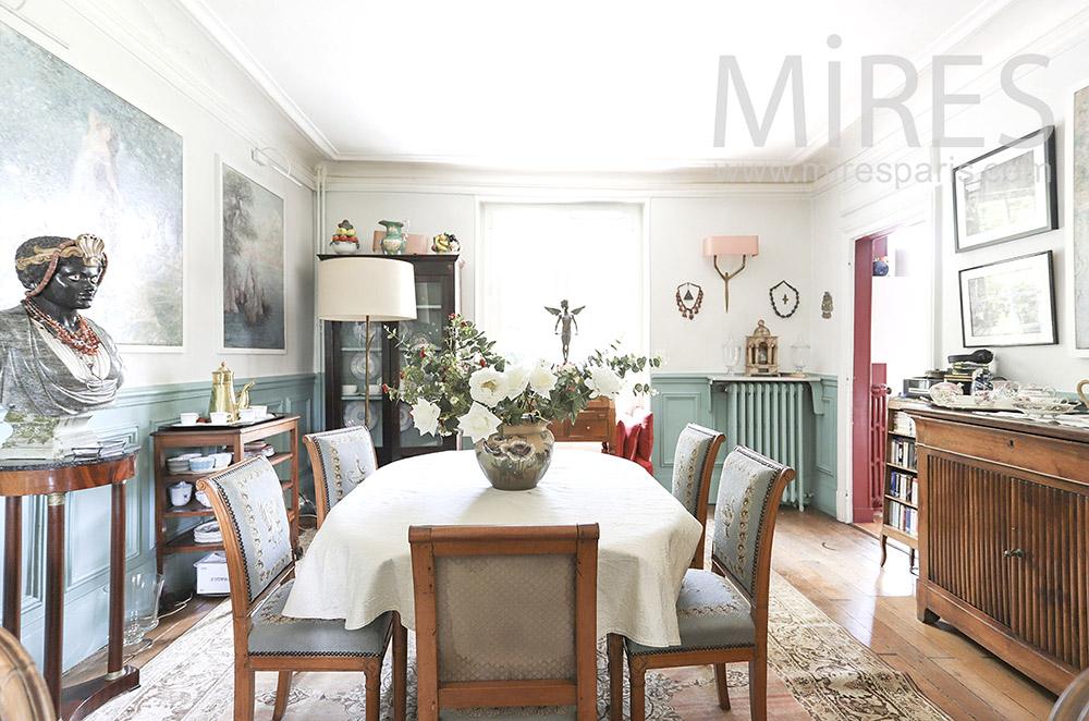 Salle à manger classique. C1712
