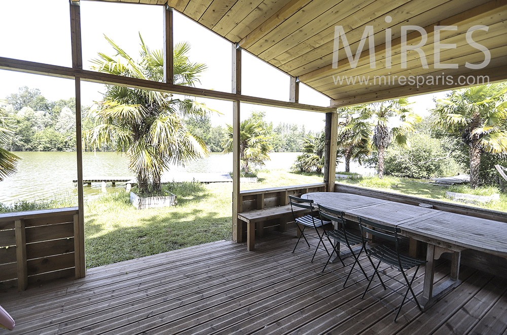 Bungalow open on pond. c0296