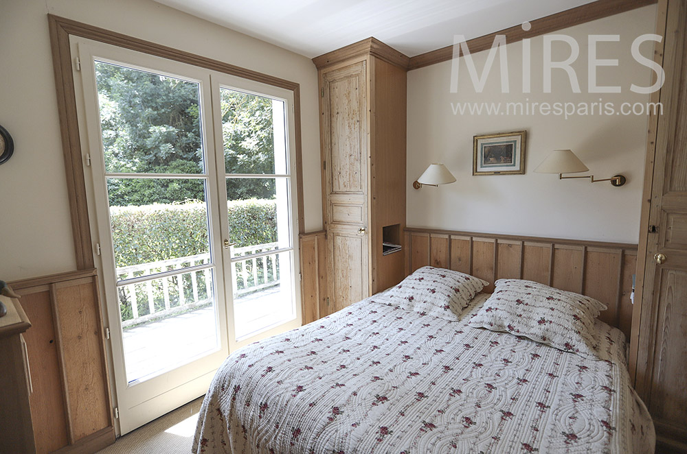 Room on wood terrace. c0296