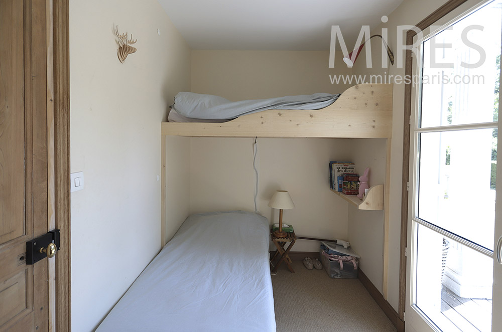 Petite chambre enfant. C0296