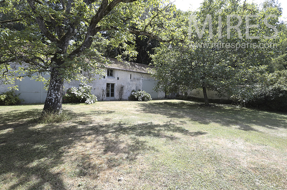 C1733 – Renovated outbuilding