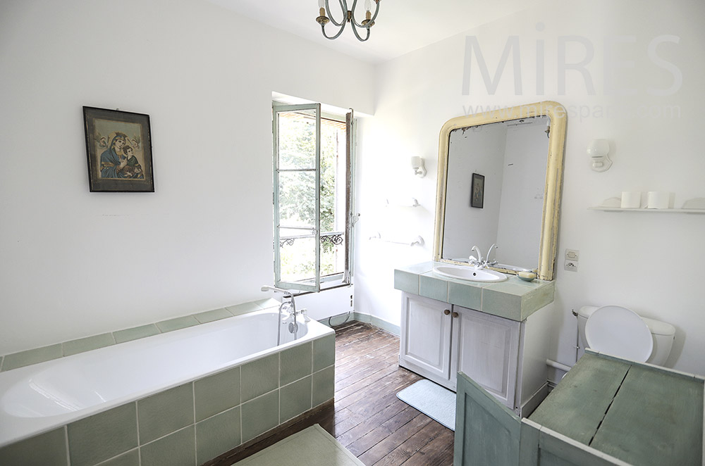 C1733 – Salle de bain simple