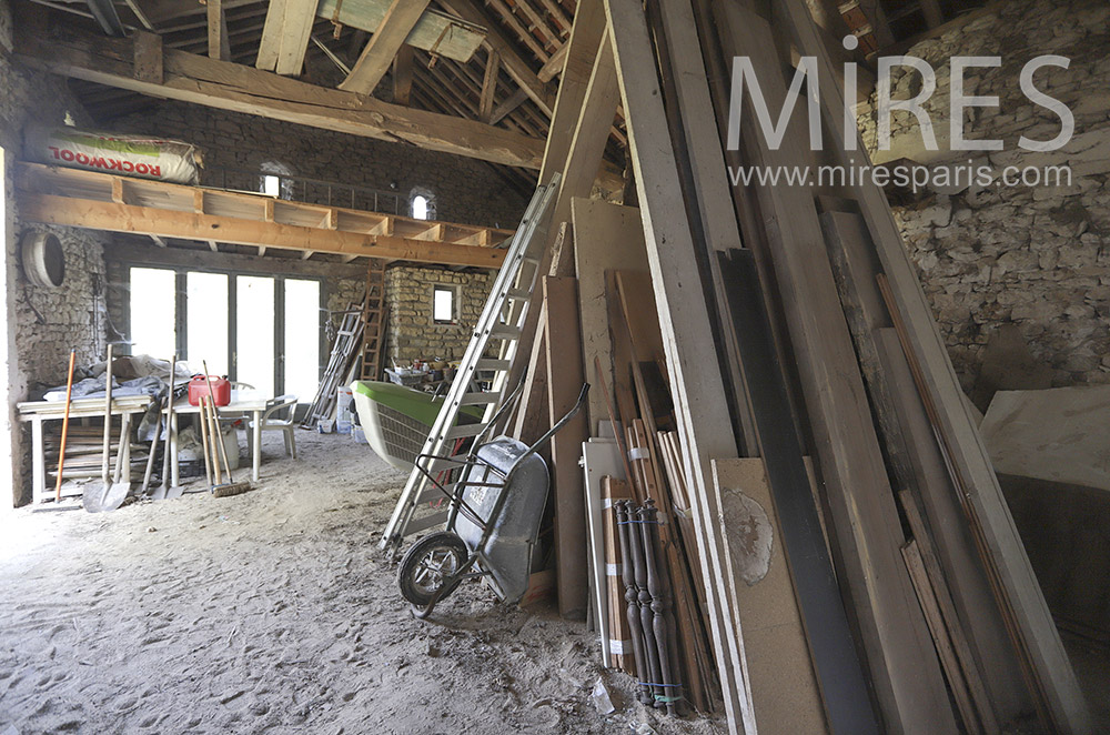 C1733 – Barn storage room