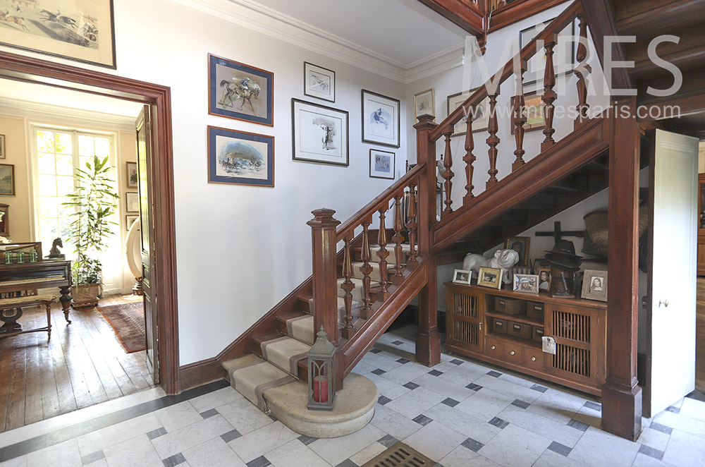 C1734 – Escalier ancien, bois massif