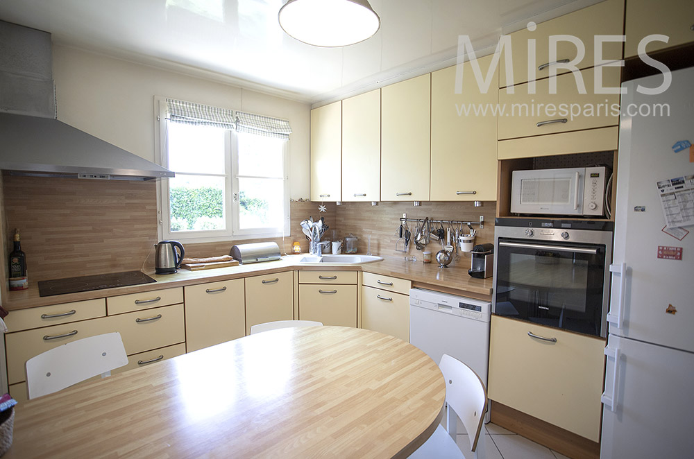 Cream and wood color kitchen. C1735