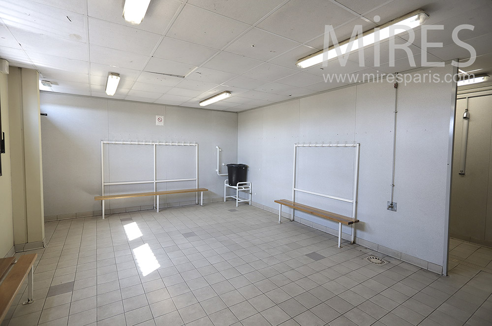 Cloakroom with shower. C1737