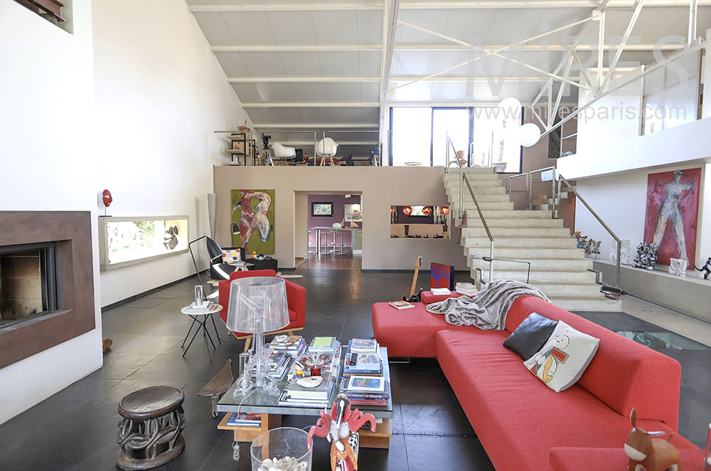 Red salon, black floor. C0019