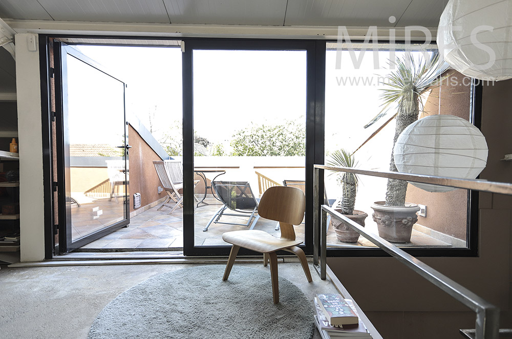 Protected terrace. C0019