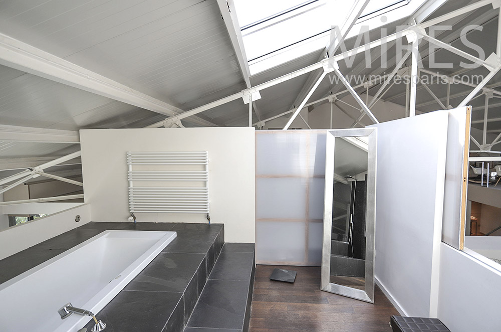 Built-in bathtub. C0019