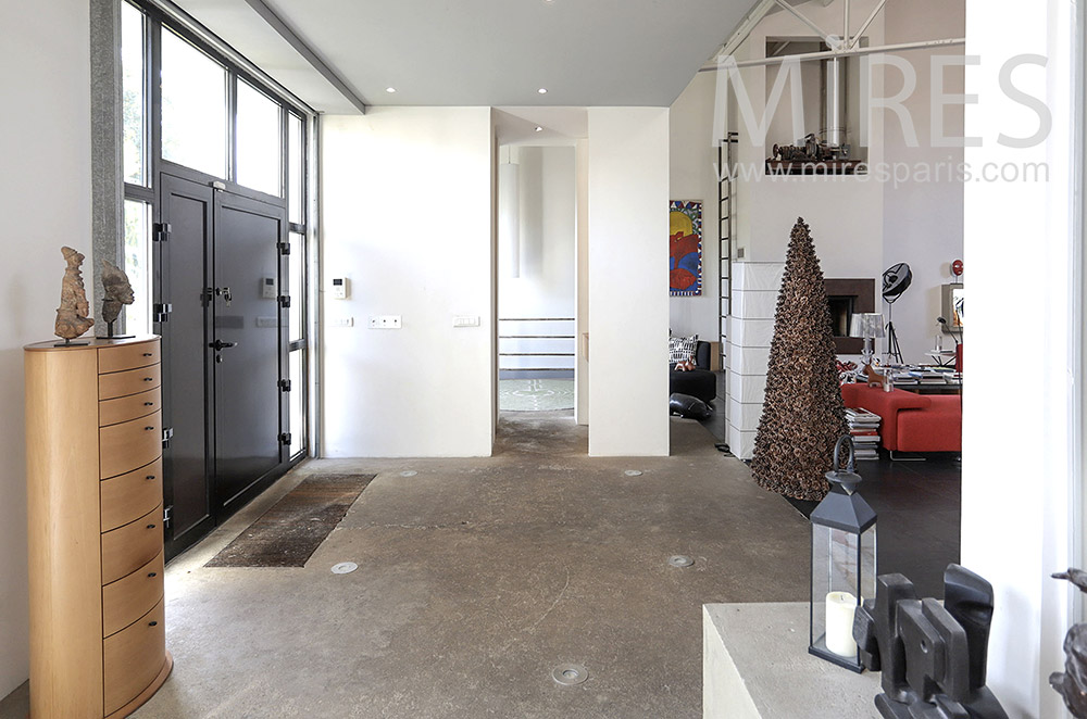 Modern entrance. C0019