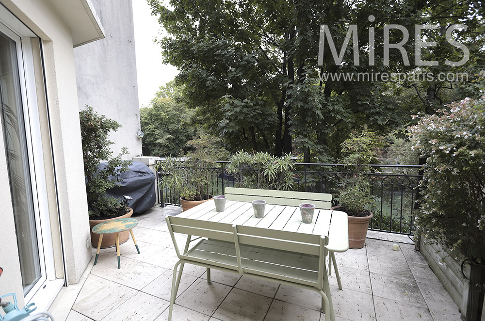 C1742 – Terrasse avec vue sur la rivière