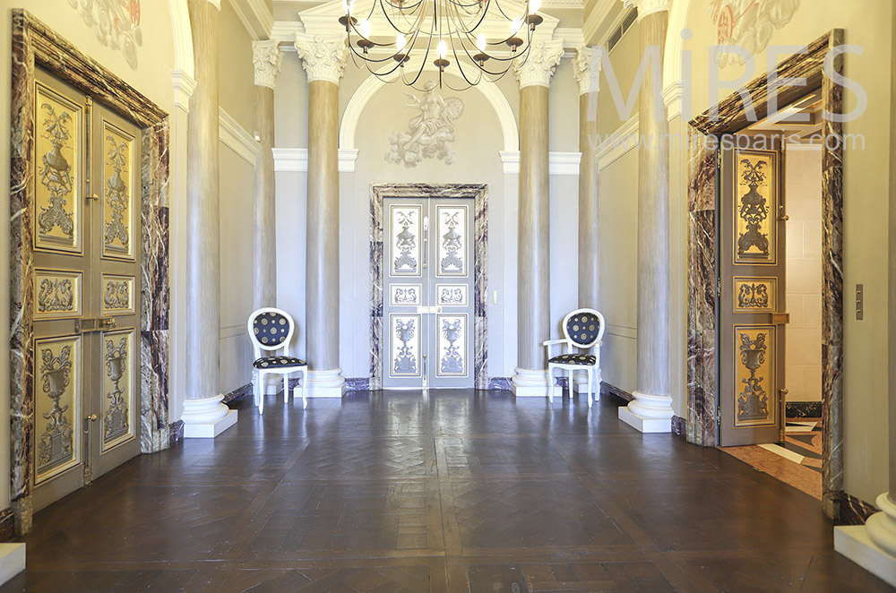 C1749 – Corridor with colonnades