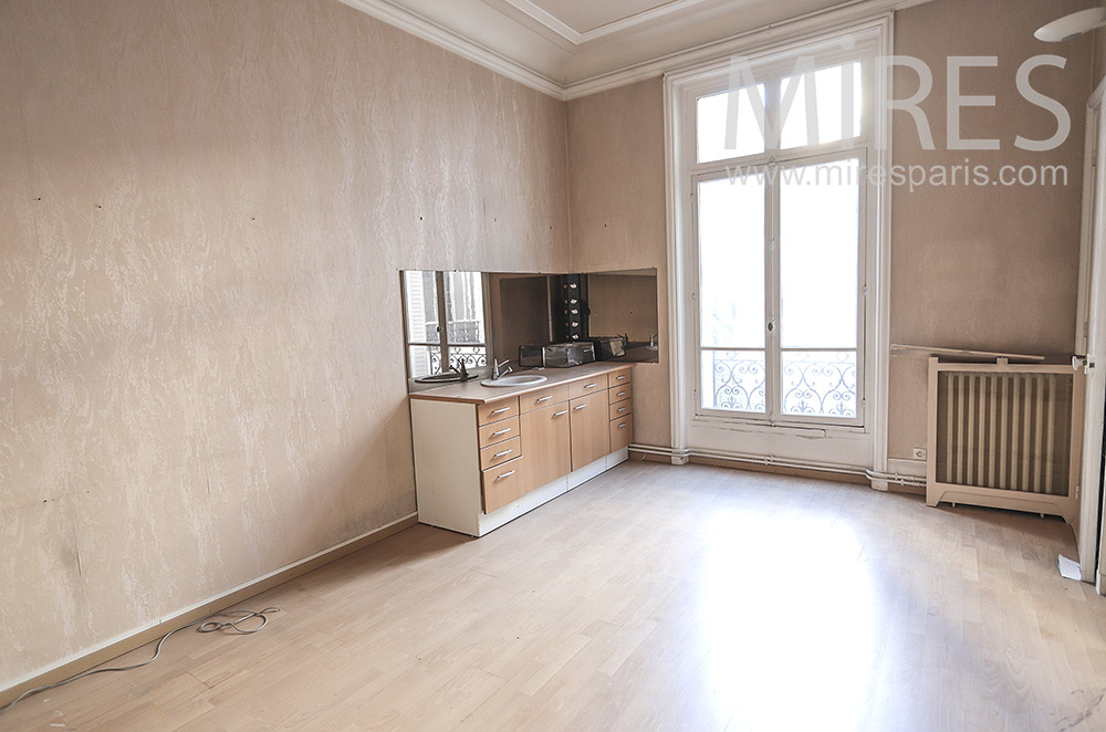 Empty room with sink. C1753