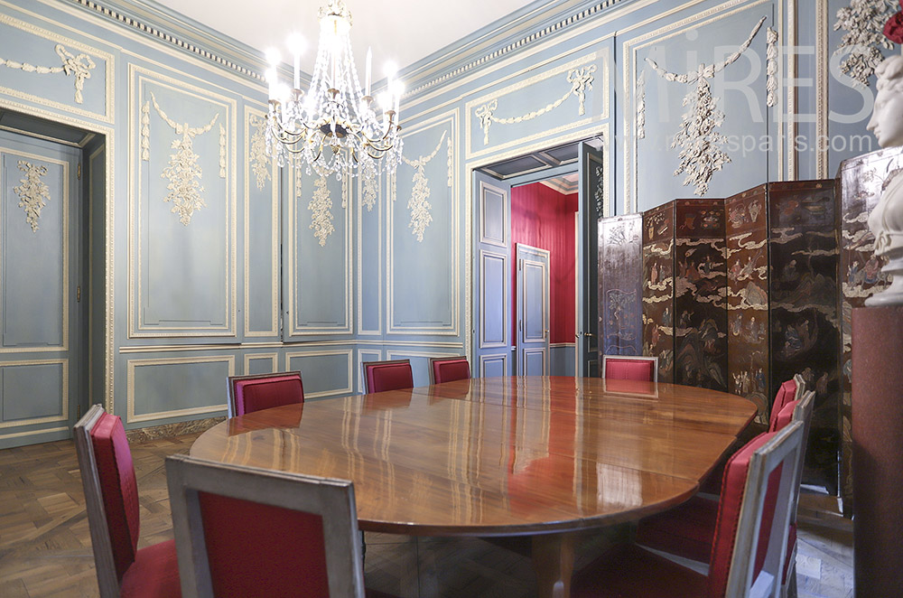 Beautiful classic dining room. C1755