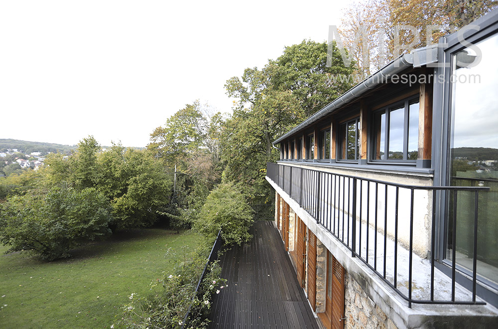 Long balcony. C0300