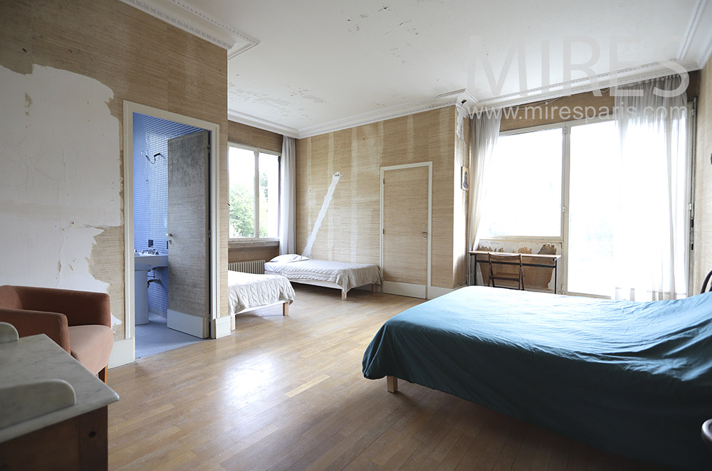 Grande chambre avec douche. C1761