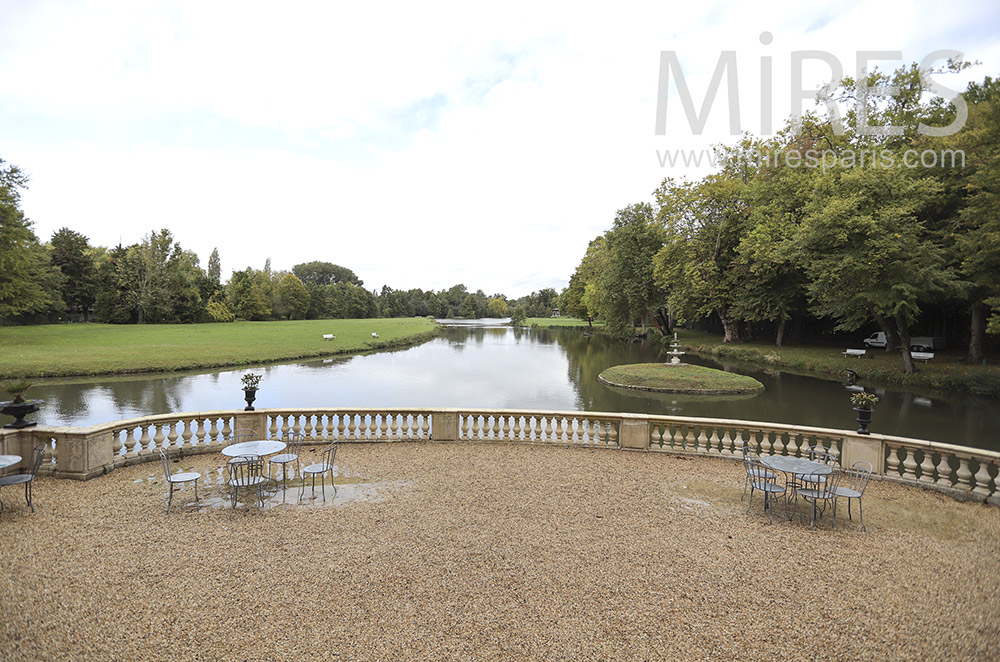 C1763 – Large terrace on pond