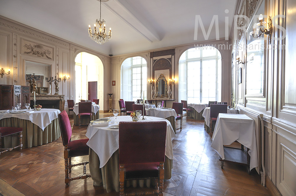 C1763 – Salle de restaurant